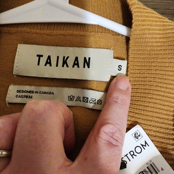 Taikan Color Blocked Cardigan NWT Tan Size Small Missing Button - Picture 7 of 12